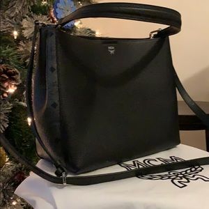 Black medium shoulder two tone logo MCM